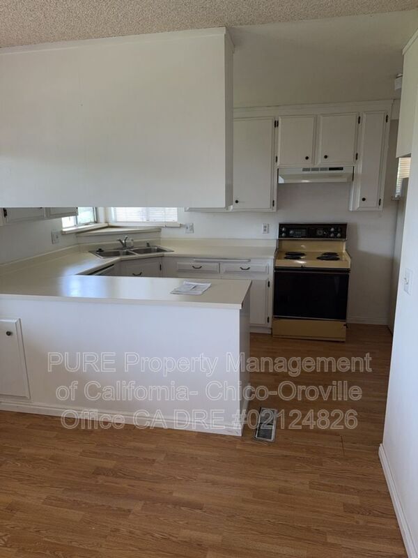 Building Photo - 84 Valley View Dr