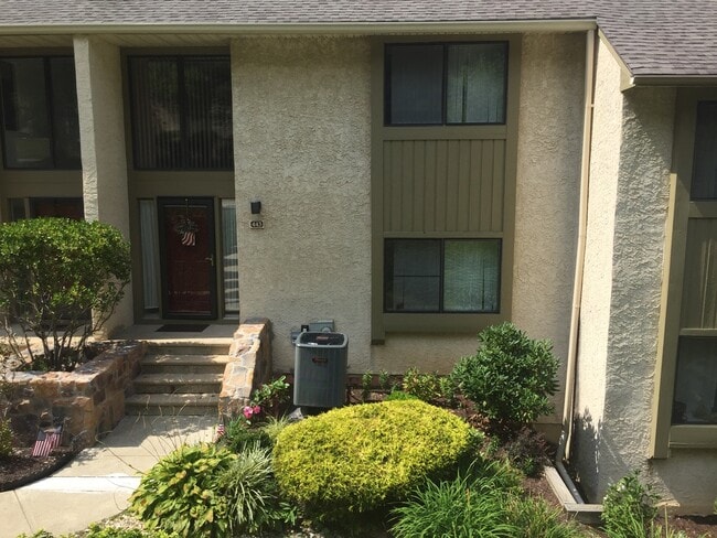 Building Photo - 443 Lynetree Dr