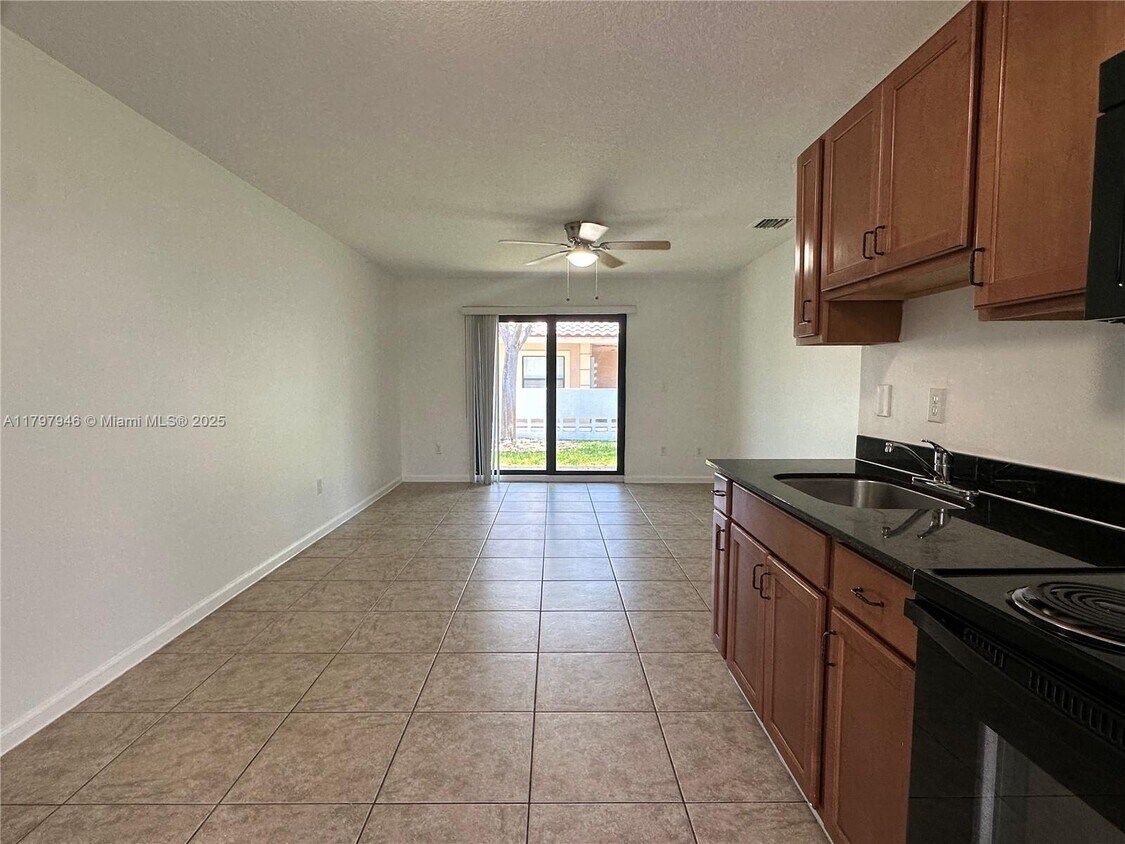 Foto principal - 1041 NE 10th Ave
