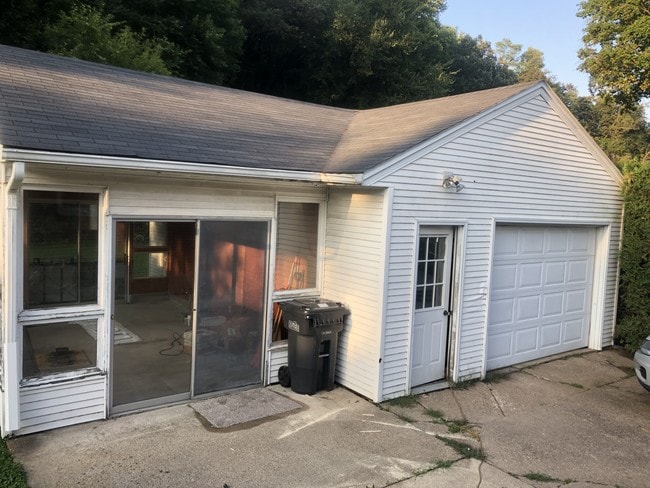 Garage/3 seasons room - 1071 Kaufmann Ave