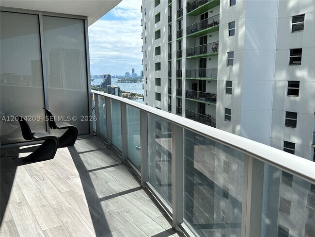 Foto del edificio - 488 NE 18th St