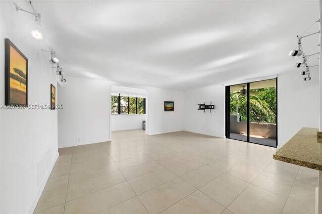 Foto del edificio - 181 Crandon Blvd
