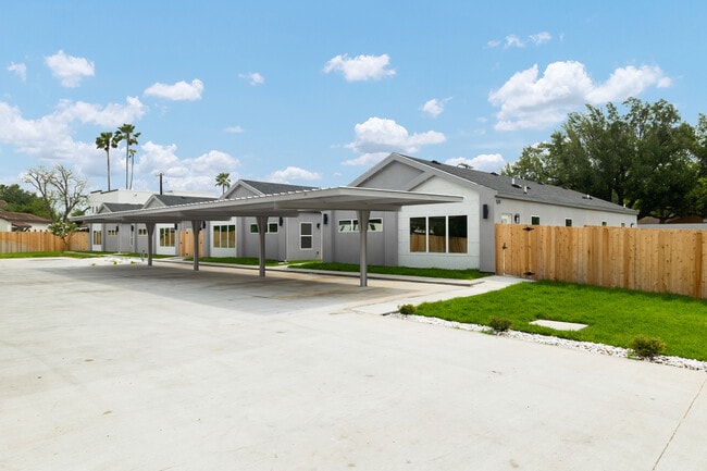 Building Photo - 520 W Jackson Ave