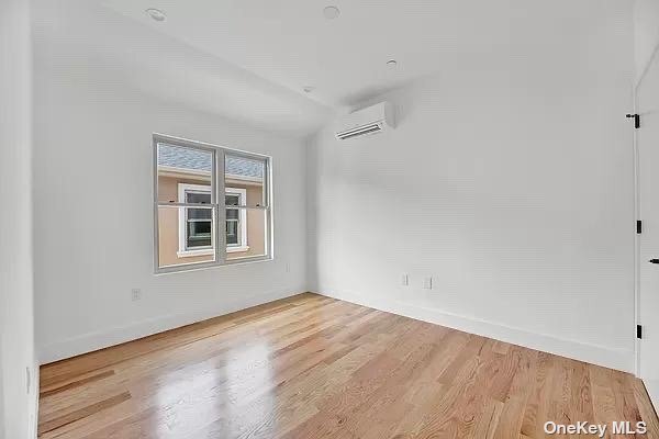 Building Photo - 1370 E 92nd St