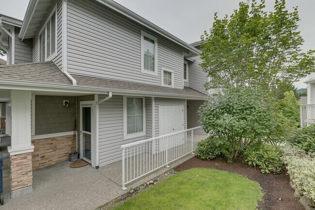 Building Photo - 2 bedroom condo available in the heart of ...
