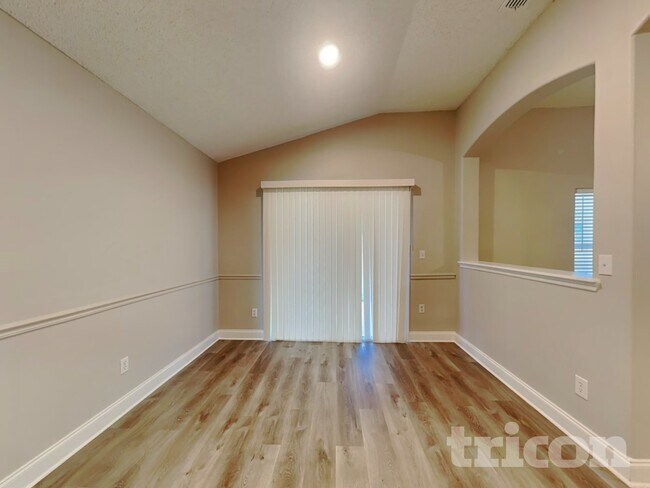 Foto del edificio - 1105 Maple Ln