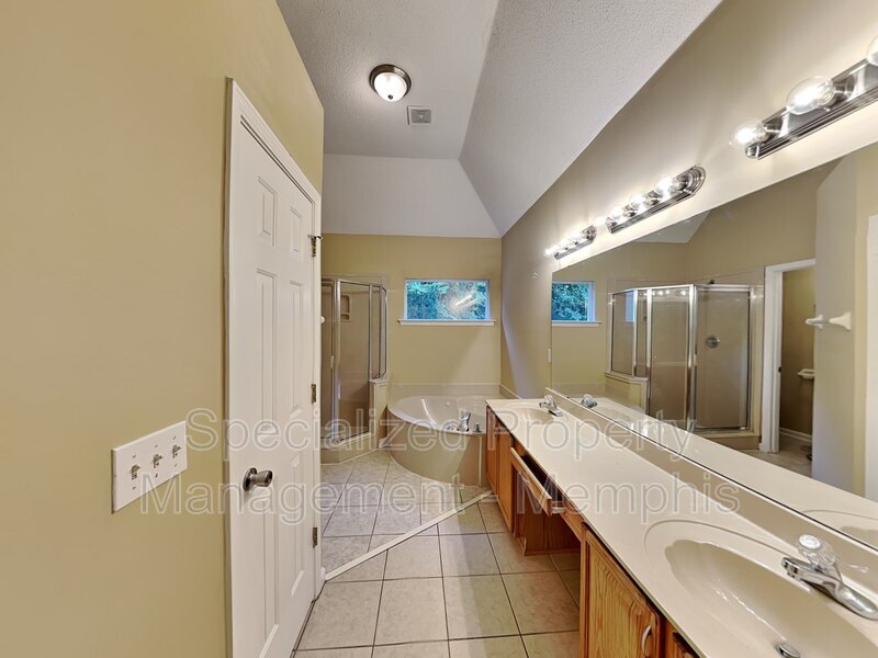 Foto del edificio - 5105 Denton Cove N