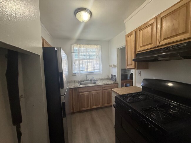 Building Photo - Cozy 3 Bed 1 Bath in Oakland