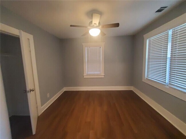 Foto del edificio - 711 W 42nd St