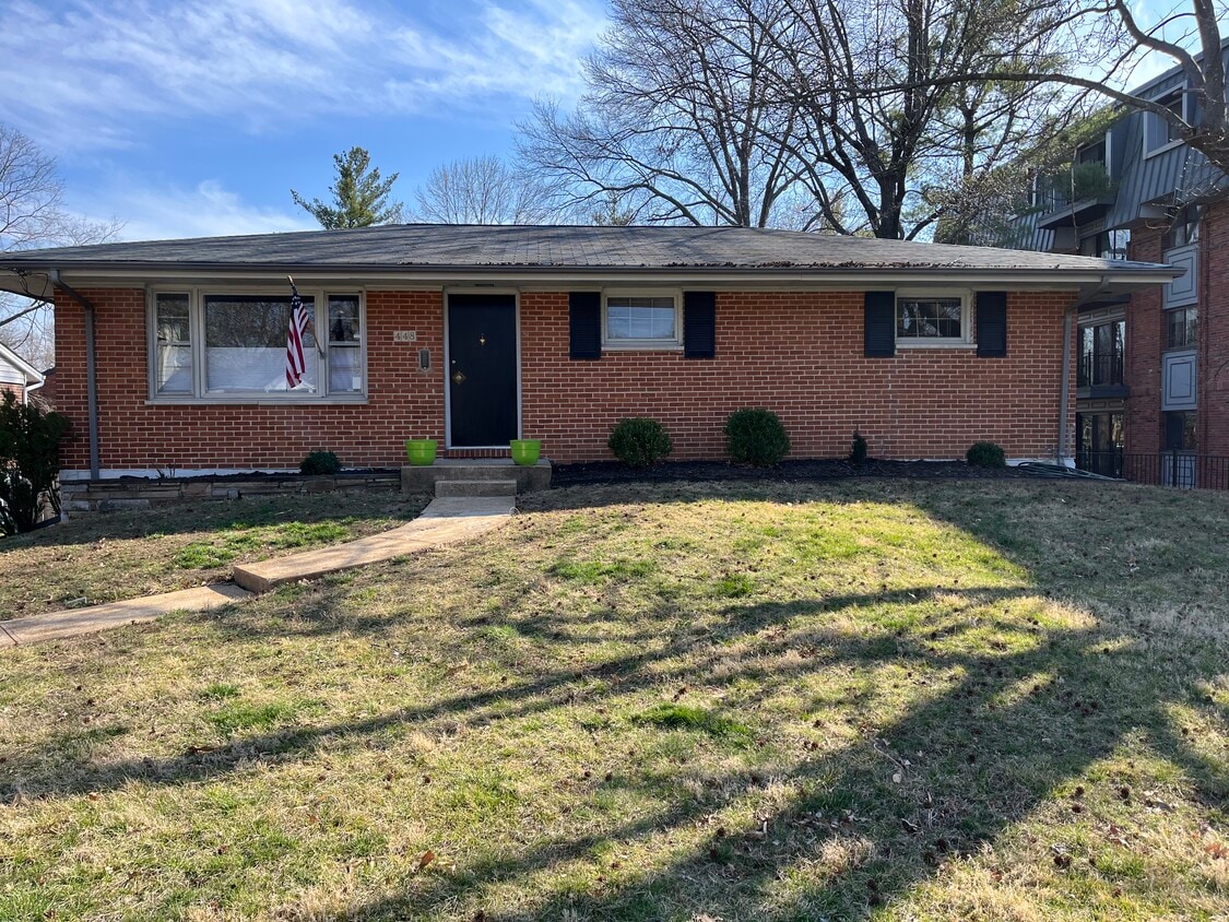 Primary Photo - 448 W Adams Ave