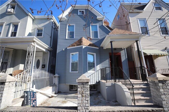 Building Photo - 175 Warwick St