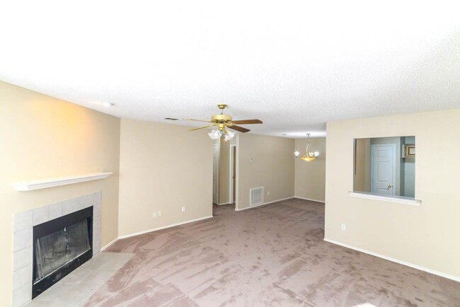 Foto del edificio - Great size duplex in Duncanville!