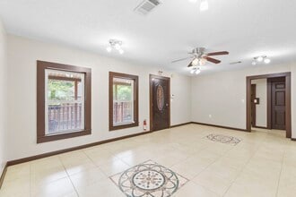 Building Photo - 500 Walnut St