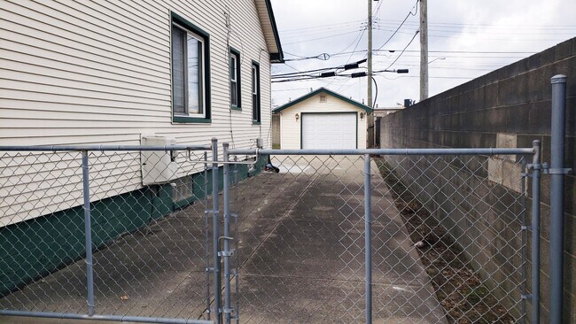 Foto del edificio - 28833 Groveland St