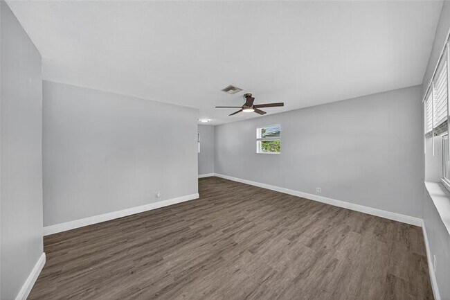 Foto del edificio - 5901 NW 42nd Terrace