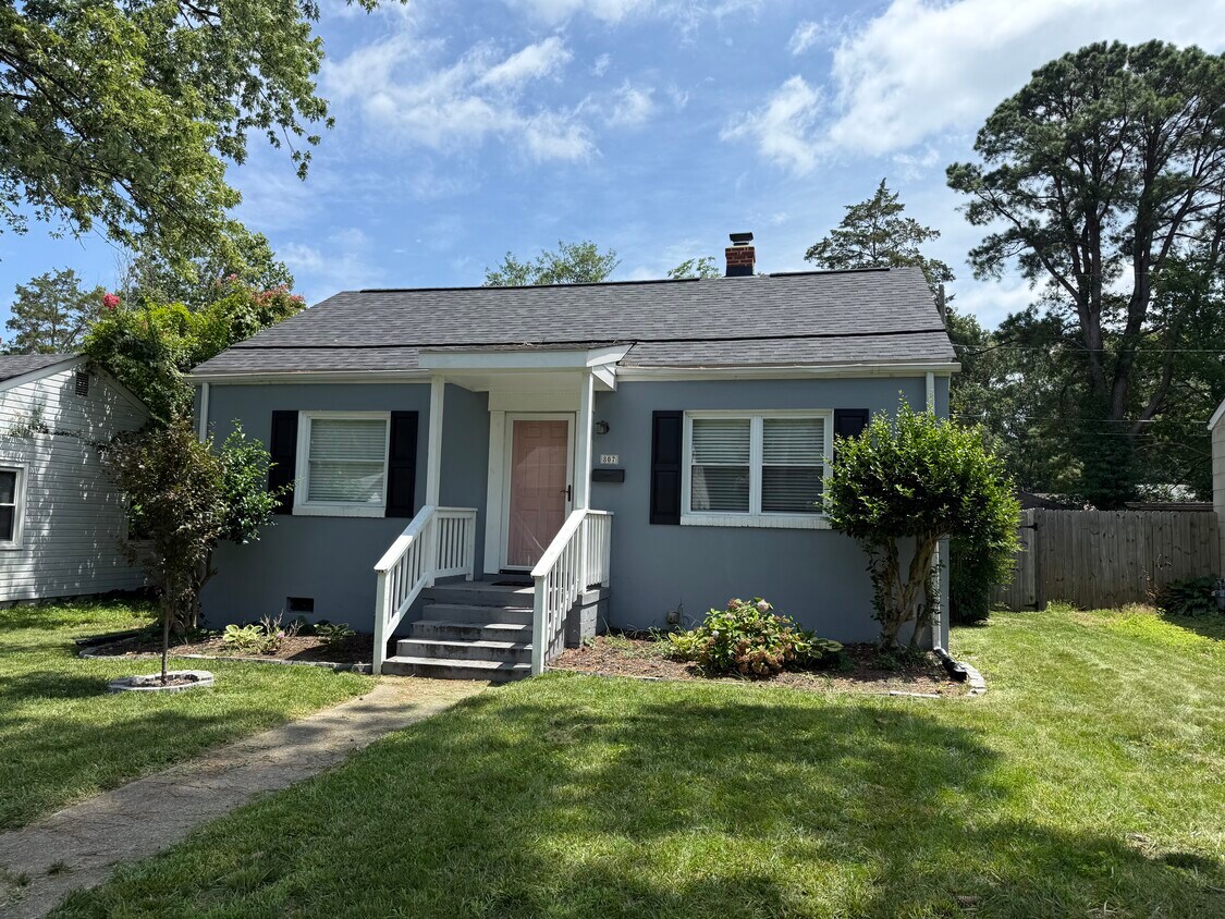 Primary Photo - 807 Hill Top Dr