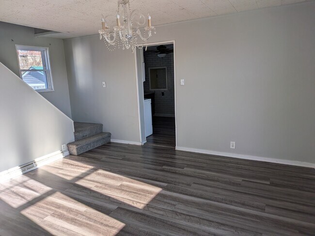 Foto del edificio - 3 Bedroom 1.5 Bathroom with garage