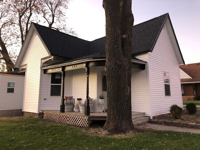 Front Porch - 110 N Washington Ave