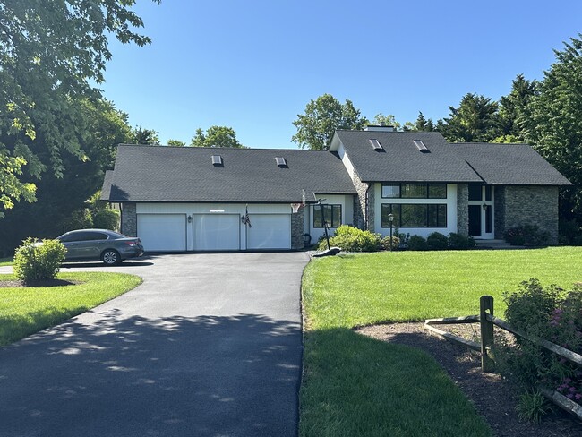 Building Photo - 1824 Pleasant Plains Rd