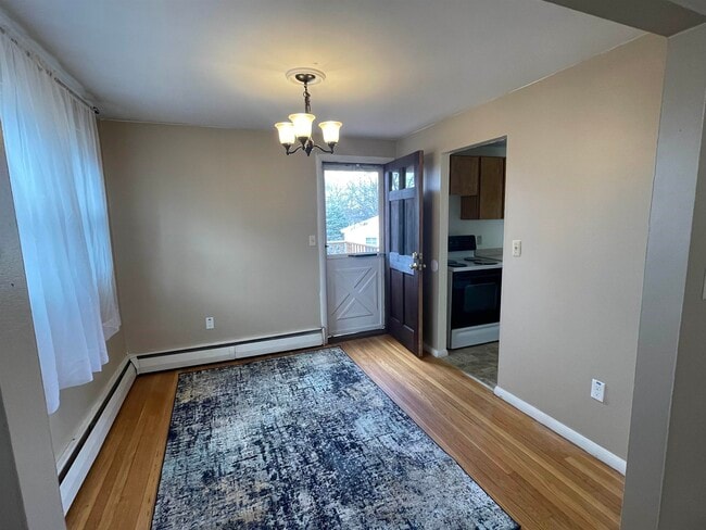 Building Photo - 10 Larry Ln