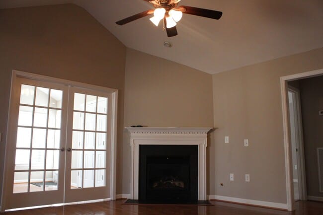 Building Photo - 825 S Browns Ln