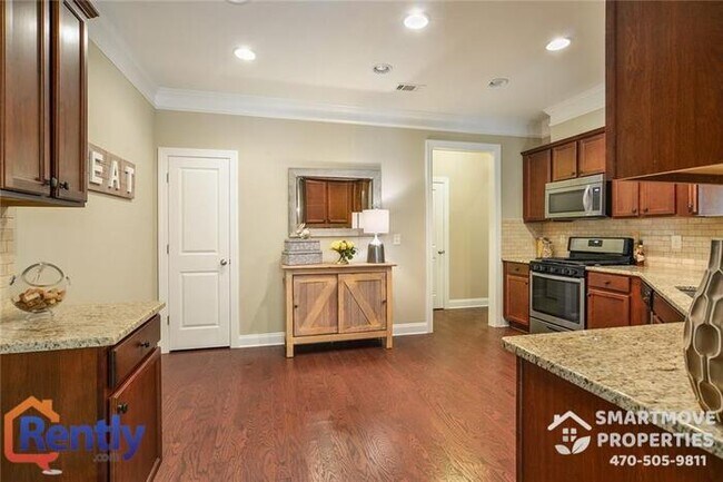 Foto del edificio - Gated Community ,Newer home in Alpharetta ...