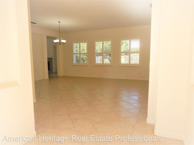 Foto del edificio - 4 br, 3 bath House - 2435 Minden Way