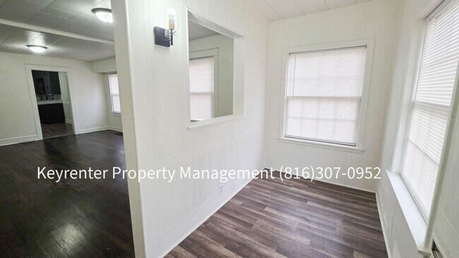Foto del edificio - 1512 W College St