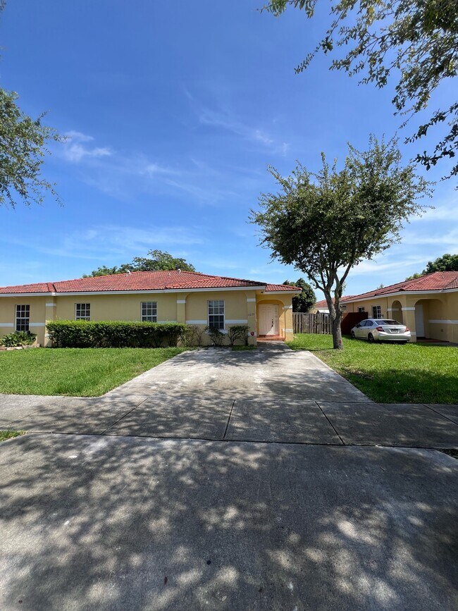 Foto del edificio - 12233 SW 215th Terrace