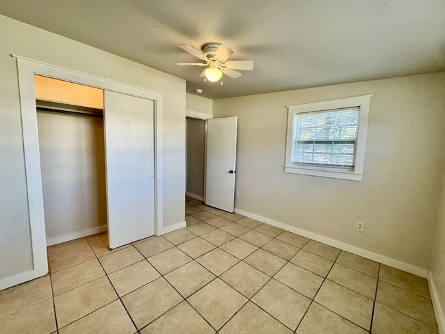 Building Photo - "Charming 2 Bed/1 Bath Home in Panama City Beach, FL - Your Perfect Beach Getaway!"