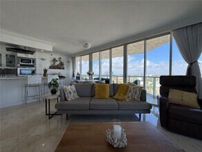 Building Photo - 7330 Ocean Terrace