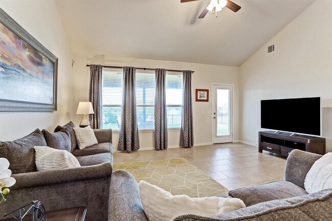 Foto del edificio - 5334 Silver Ledge Dr