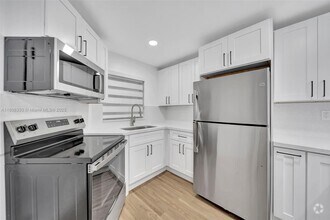 Building Photo - 1750 W 46th St