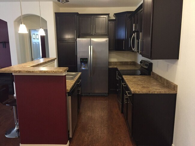 Building Photo - Modern 2 Bedroom Vistas @ Norwood Condo
