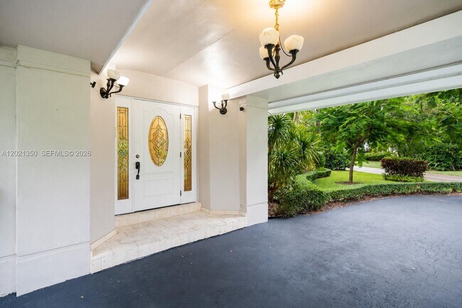 Foto del edificio - 648 Sevilla Ave