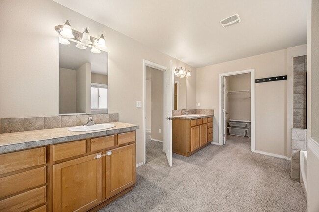 Building Photo - 3 Bedroom 2.5 bath Foxglove Meadows Home $3495.00