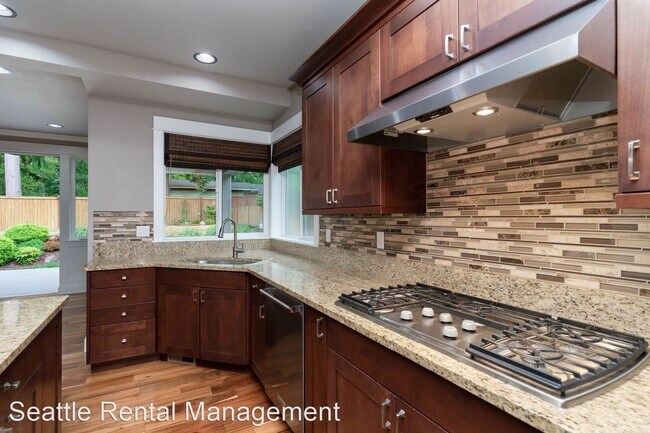 Building Photo - 4 br, 2.5 bath House - 8040 122nd Ave NE