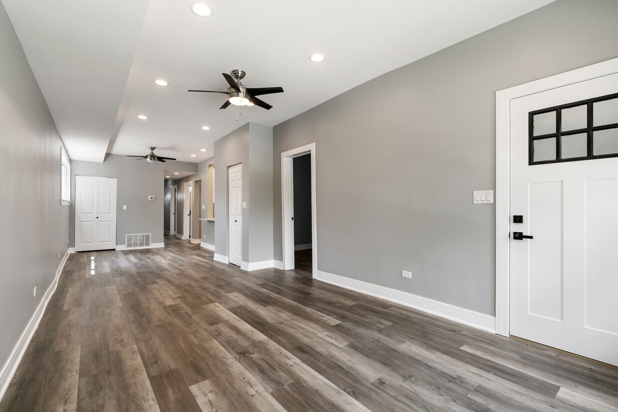 Foto principal - 4624 N Springfield Ave