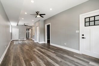 Building Photo - 4624 N Springfield Ave