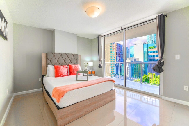 Building Photo - 1200 Brickell Bay Dr