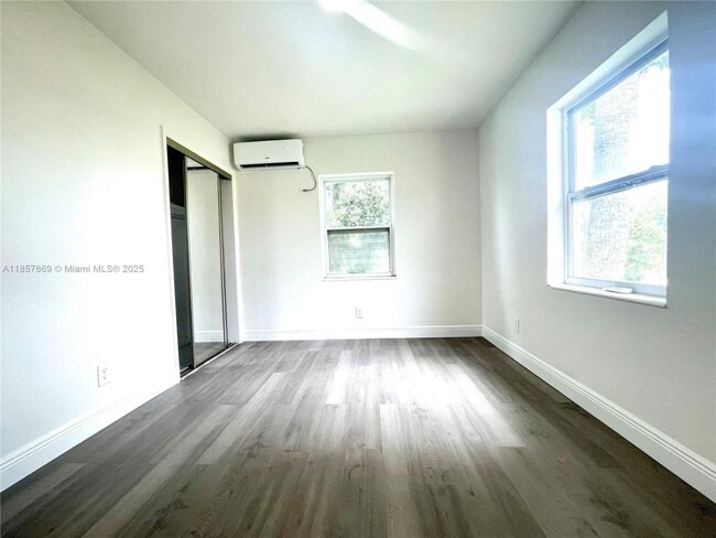 Foto del edificio - 1004 SW 24th Ave