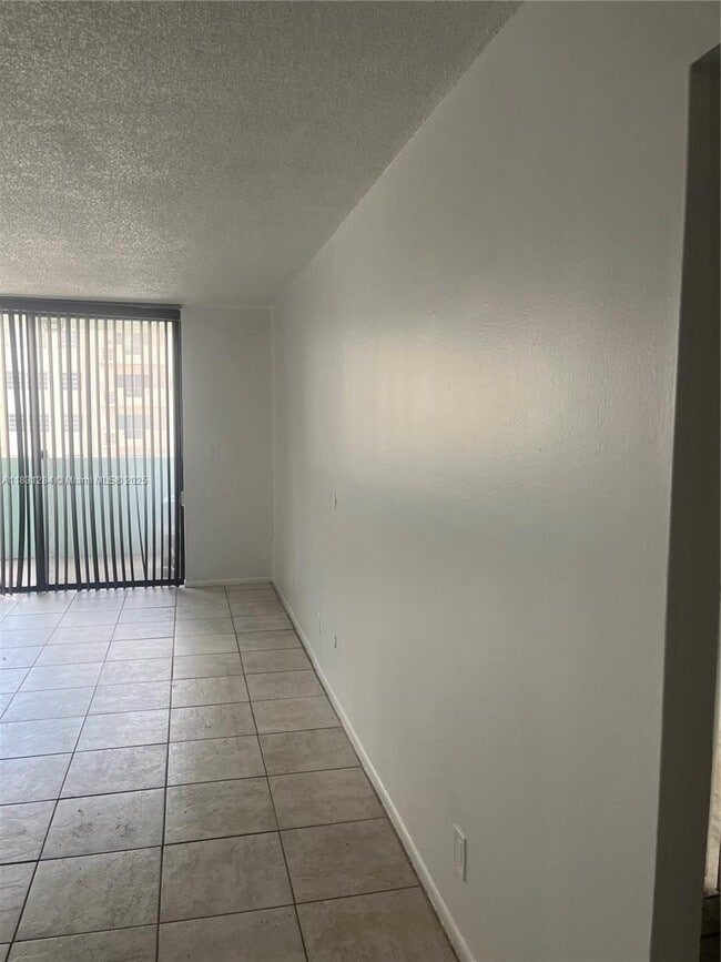 Foto del edificio - 1825 W 44th Pl