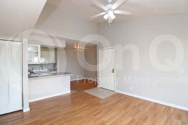 Foto del edificio - 8055 E Thomas Rd