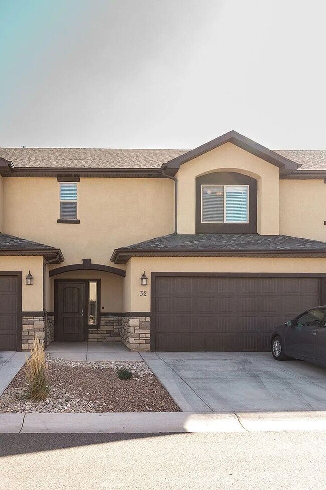 Foto del edificio - Bright and Spacious 3 Bedroom Townhome.