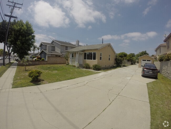 Building Photo - 9453 Cedar St