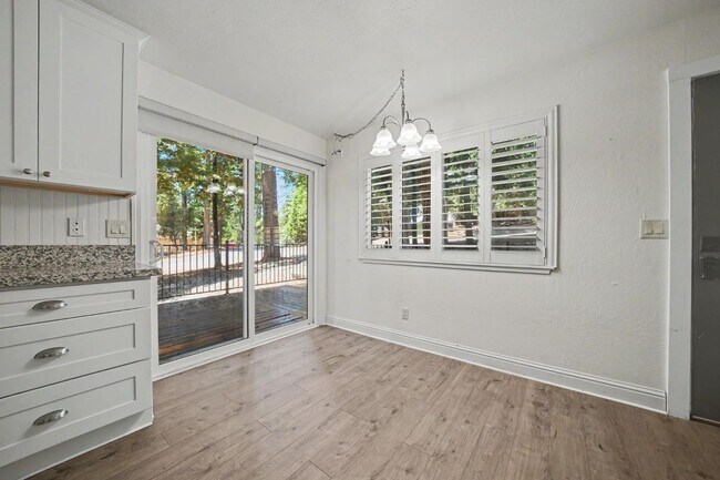 Foto del edificio - 16932 McKenzie Dr