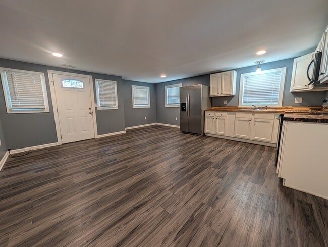 Building Photo - 426 S Broad St