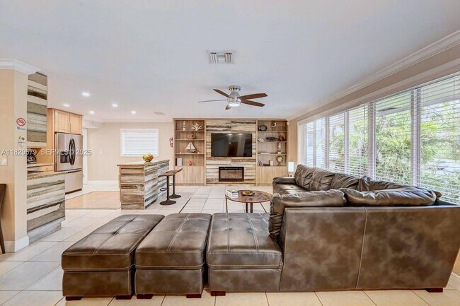 Building Photo - 1228 Johnson St