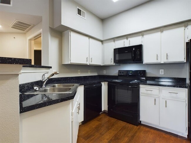 Building Photo - 2320 Gracy Farms Ln