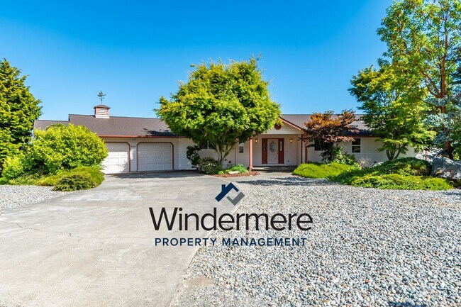 Foto del edificio - 3 Bedroom Home with views located in quiet Sunrise Hill Community neighborhood (with AC & Lawn Ma...